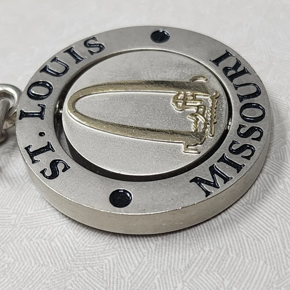 Vintage St. Louis Arch Missouri Spinning Keychain Center Collectible Silver Gold